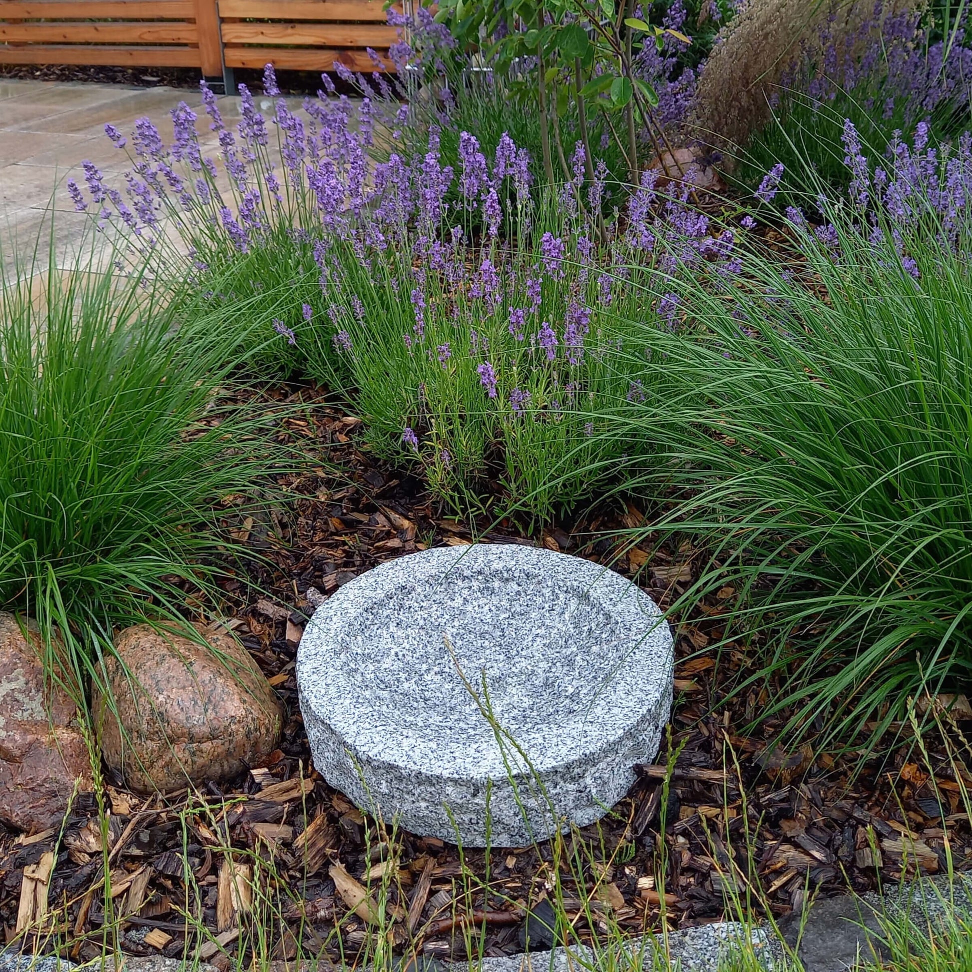 Vogeltränke aus Granit