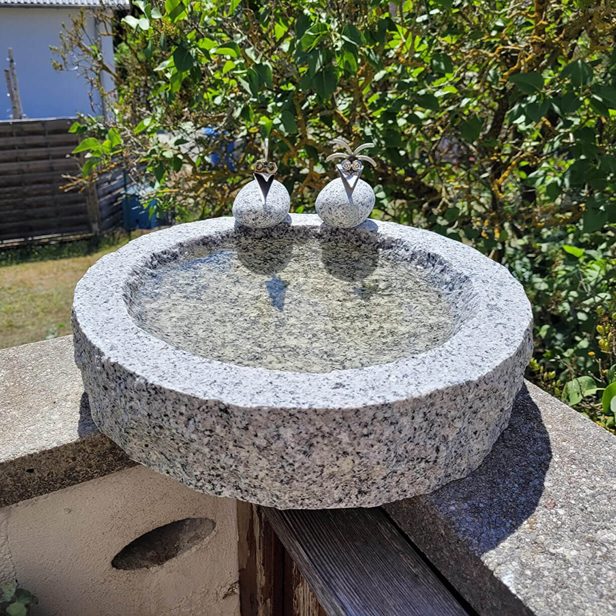Vogeltränke aus Granit