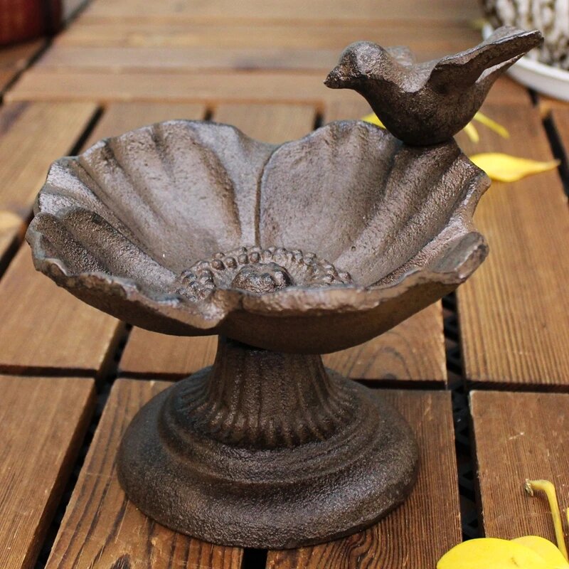 Vogeltränke aus Gusseisen